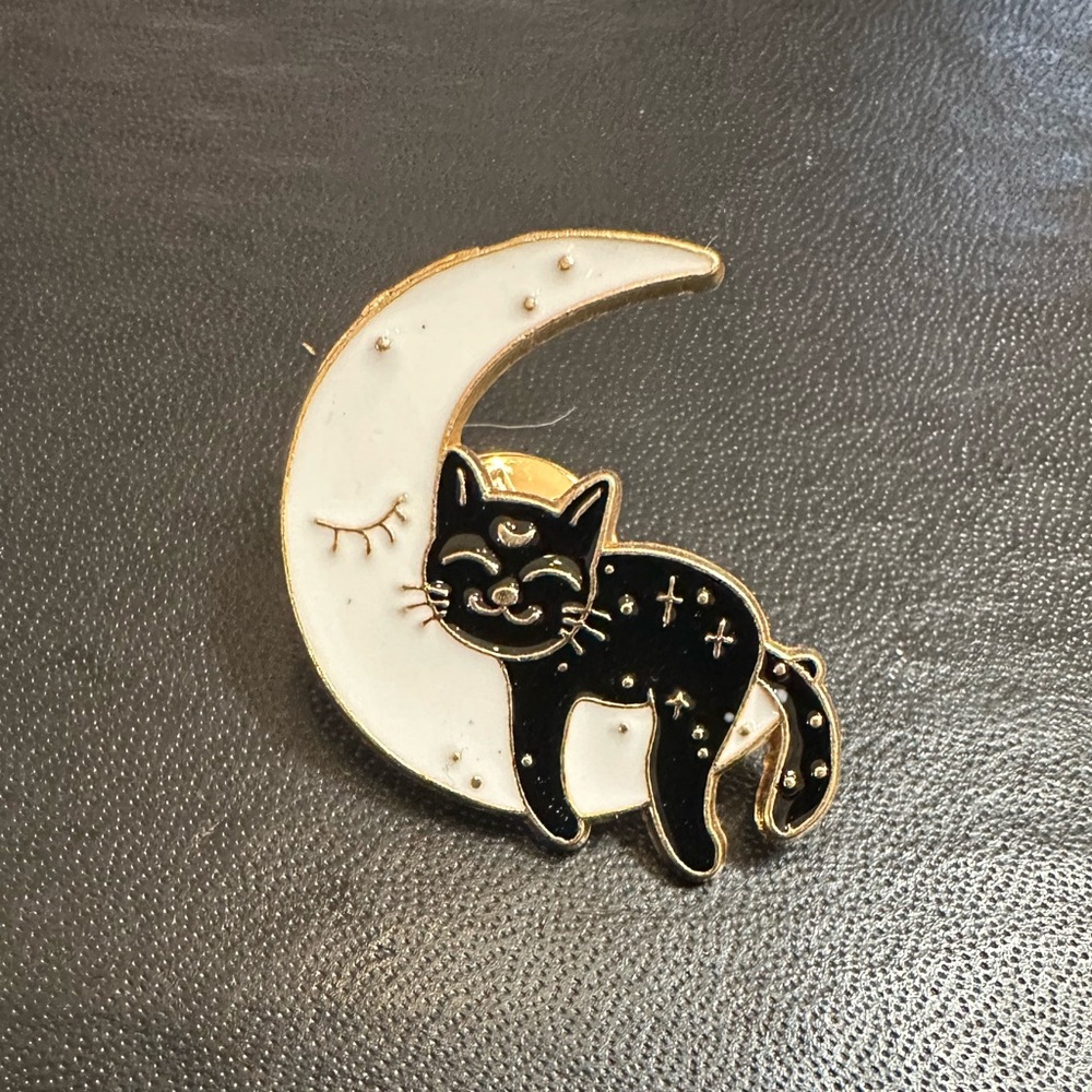 Cat Pin - Picture 1 of 1